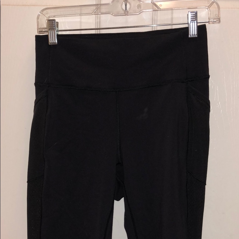 Lululemon Mesh Paneled Wunder Unders Size 8?